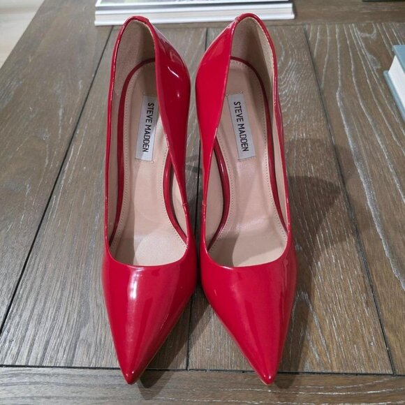 Steve Madden Women's Red Courts - Picture 3 of 8